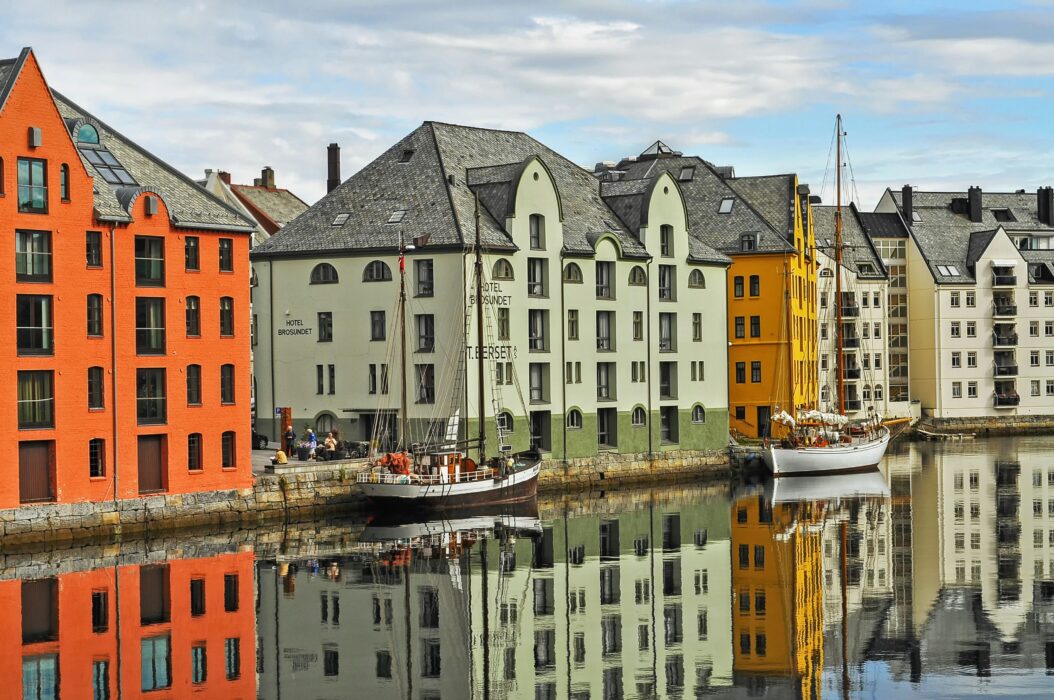 Alesund colour houses